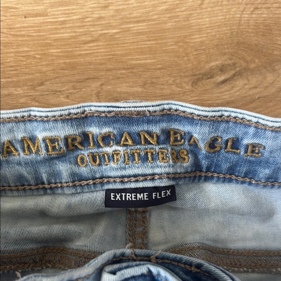 American Eagle Outfitters Relaxed Blue Jeans with Vintage Distressing - Picture 3 of 11